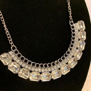 Beautiful EMERALD RHINESTONE and SILVER NECKLACE & EARRING SET.